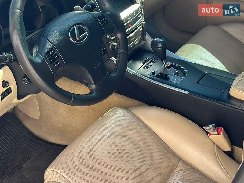Седан Lexus IS 2007 в Тростянце