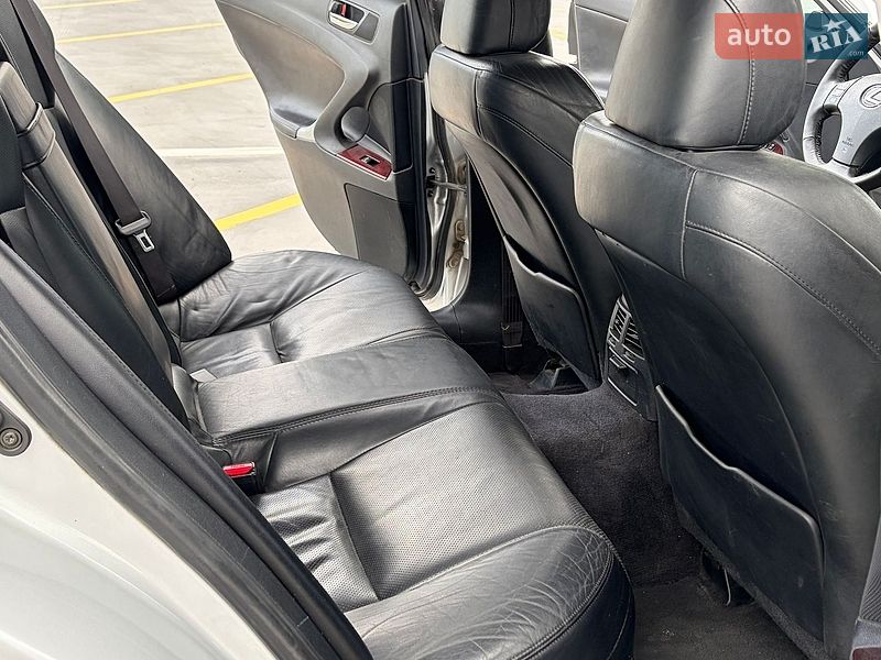 Седан Lexus IS 2005 в Тернополе