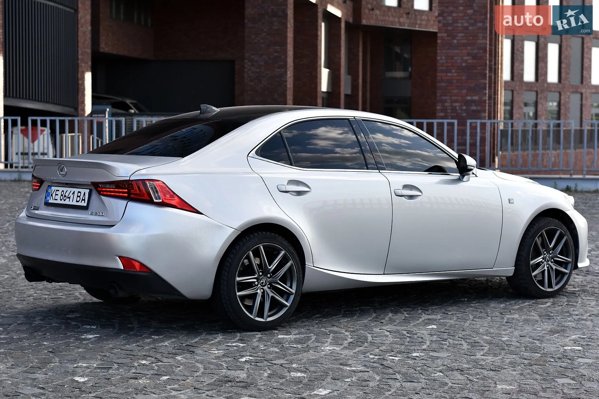 2016 Lexus IS - мініатюра 18