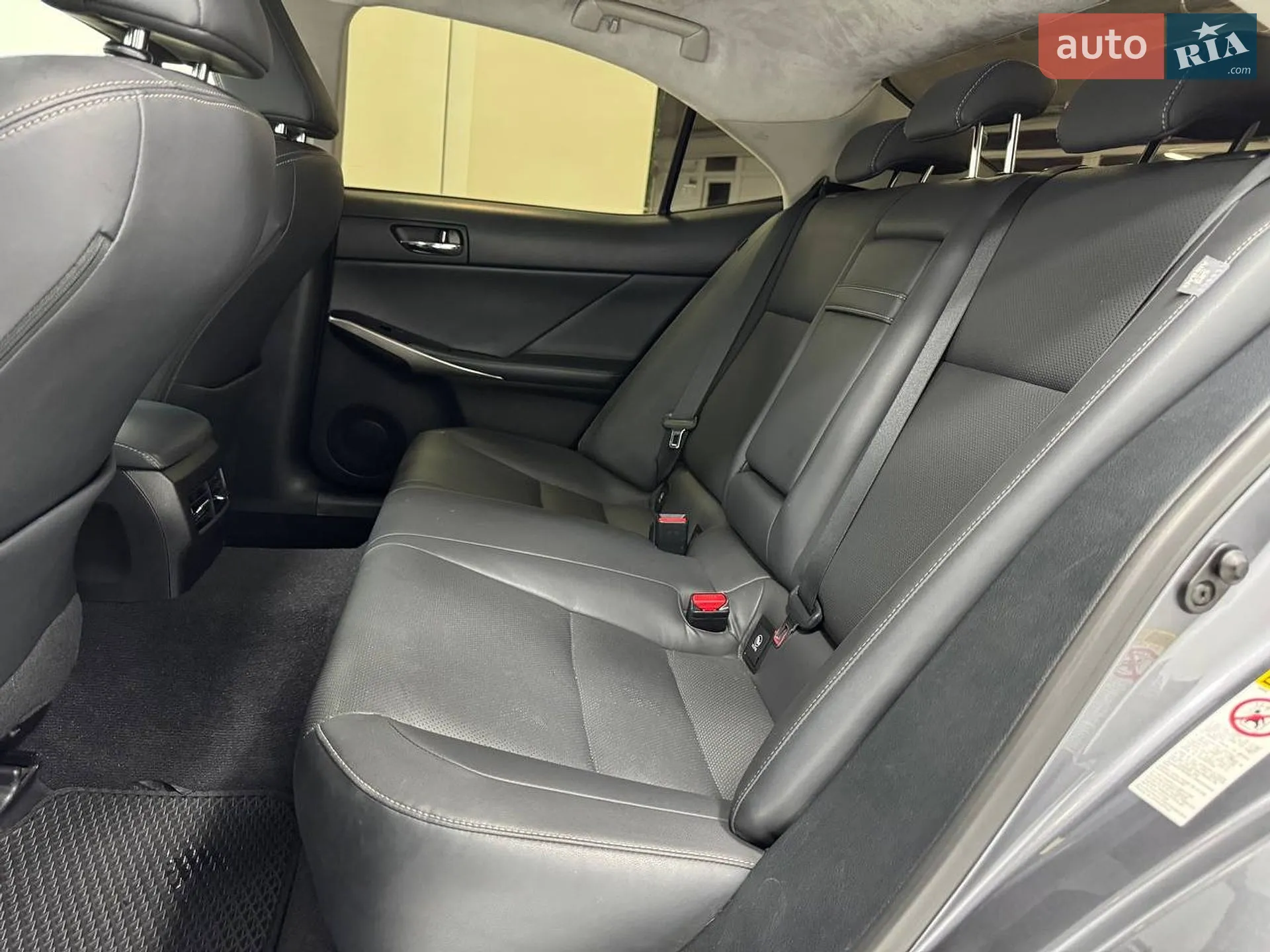 2015 Lexus IS - мініатюра 31