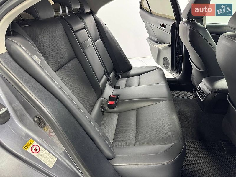 Седан Lexus IS 2015 в Одессе