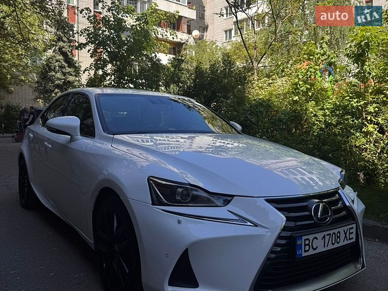Седан Lexus IS 2014 в Львові