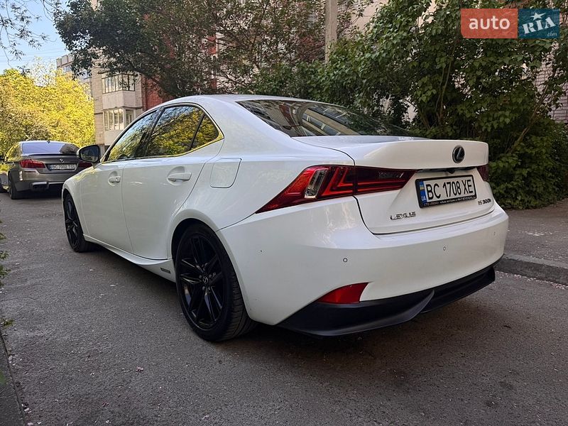 Седан Lexus IS 2014 в Львові