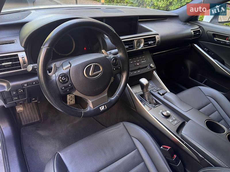 Седан Lexus IS 2014 в Львові