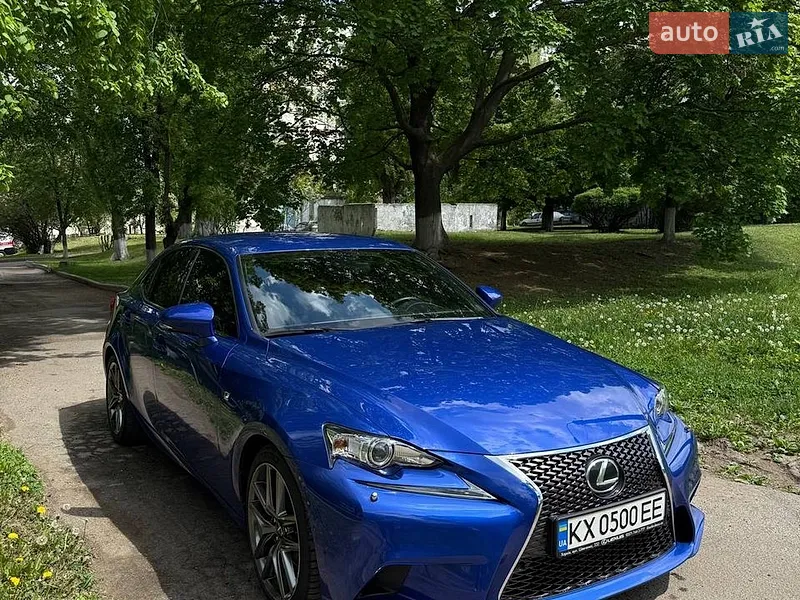 Lexus IS