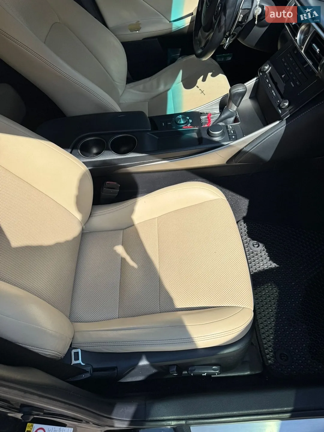 2014 Lexus IS - мініатюра 20