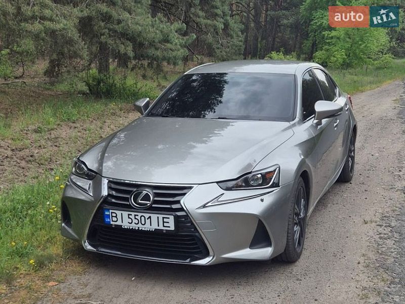 Седан Lexus IS 2017 в Миргороді