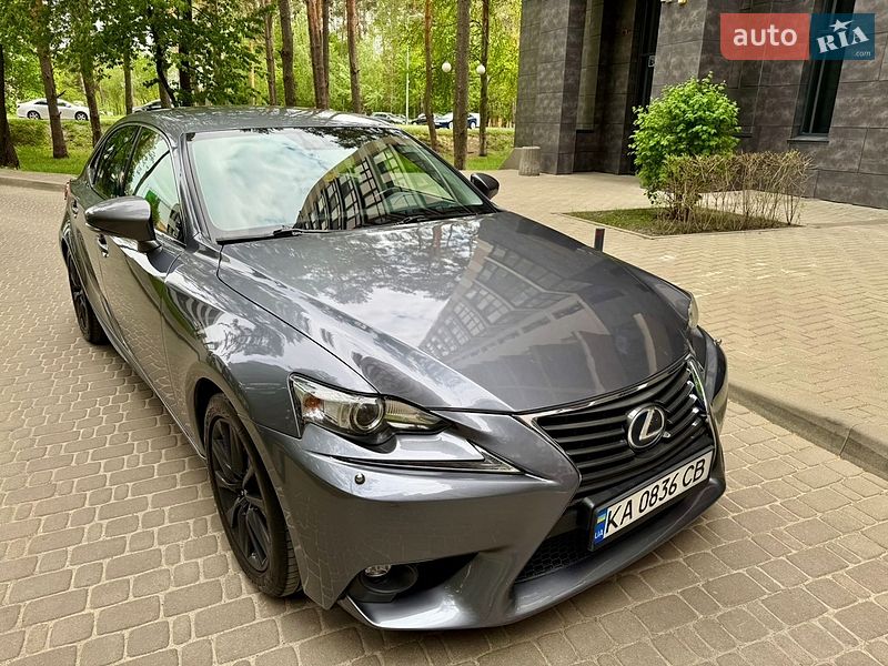 Lexus IS 2016