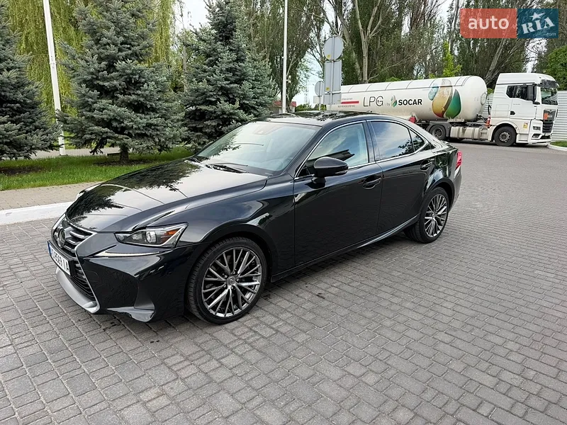 Lexus IS 2017