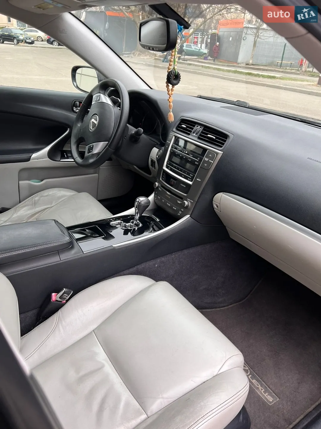 2011 Lexus IS - мініатюра 9