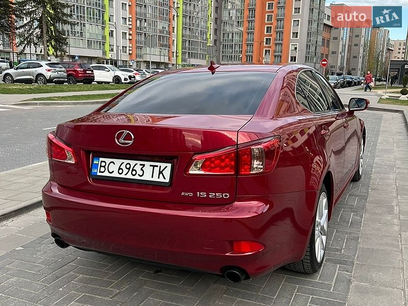 Седан Lexus IS 2012 в Львове