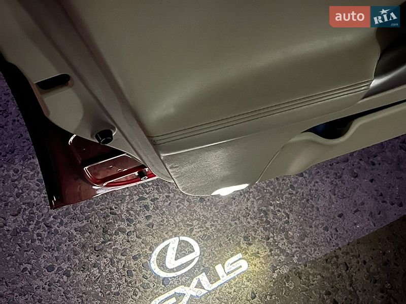 Седан Lexus IS 2012 в Львове