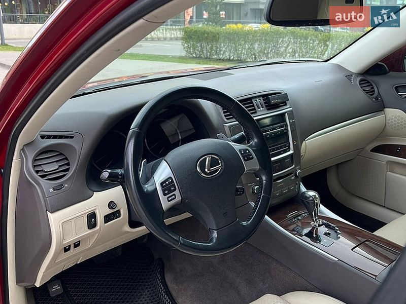 Седан Lexus IS 2012 в Львове