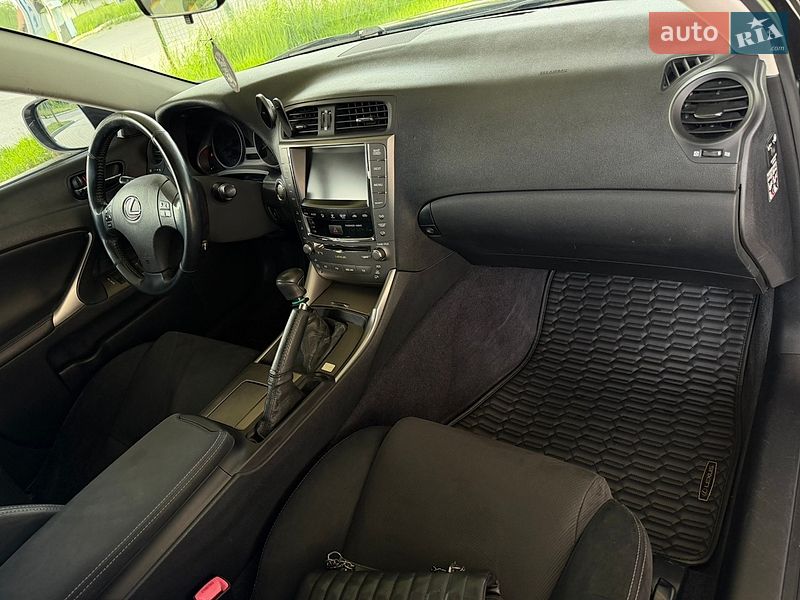 Седан Lexus IS 2008 в Гусятине