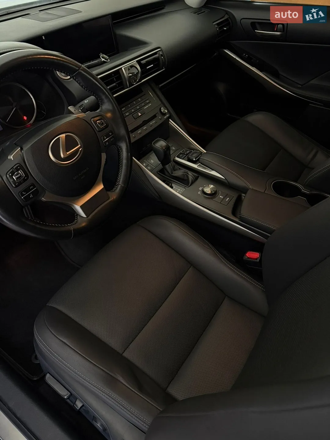 2018 Lexus IS - мініатюра 3