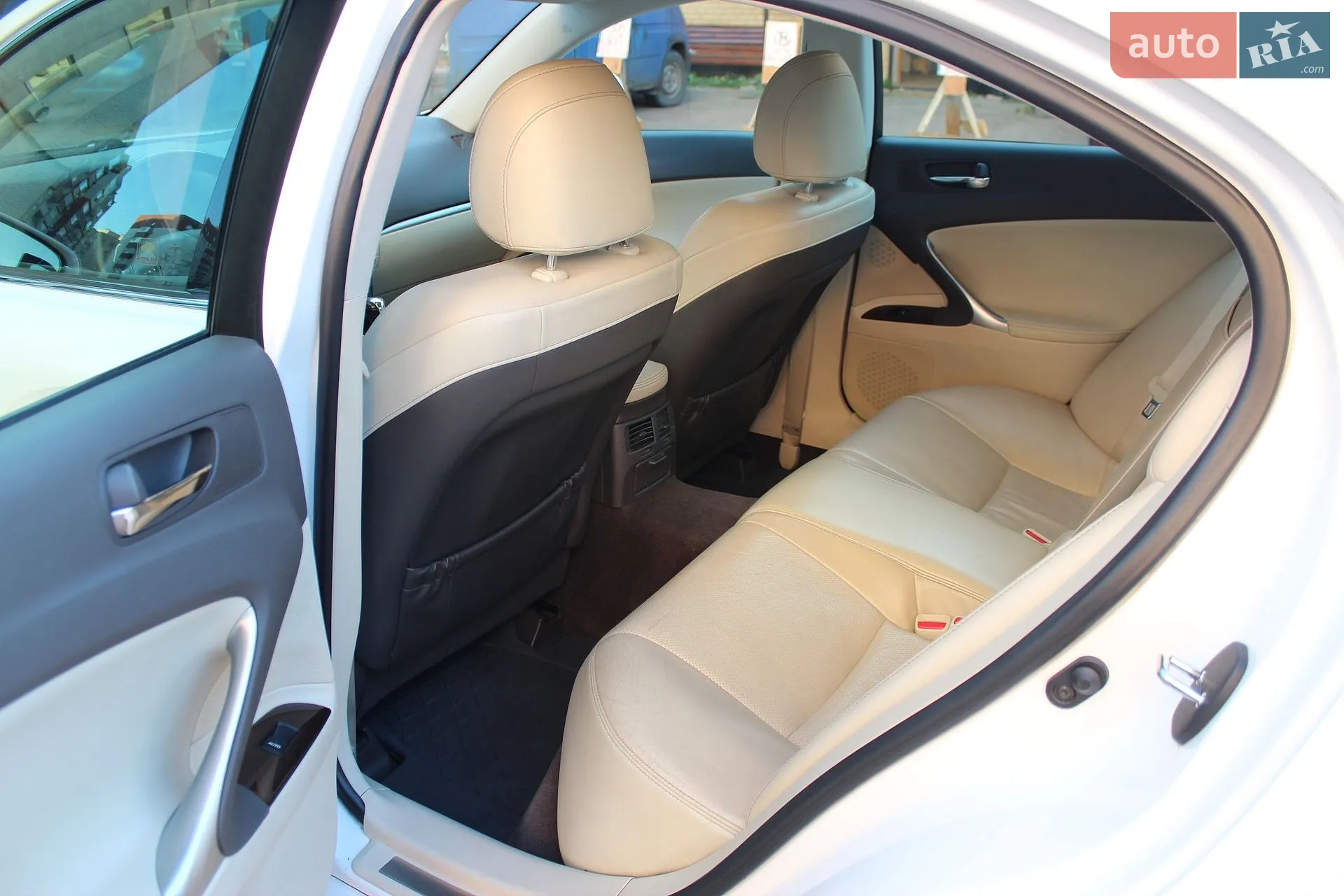 2010 Lexus IS - мініатюра 14