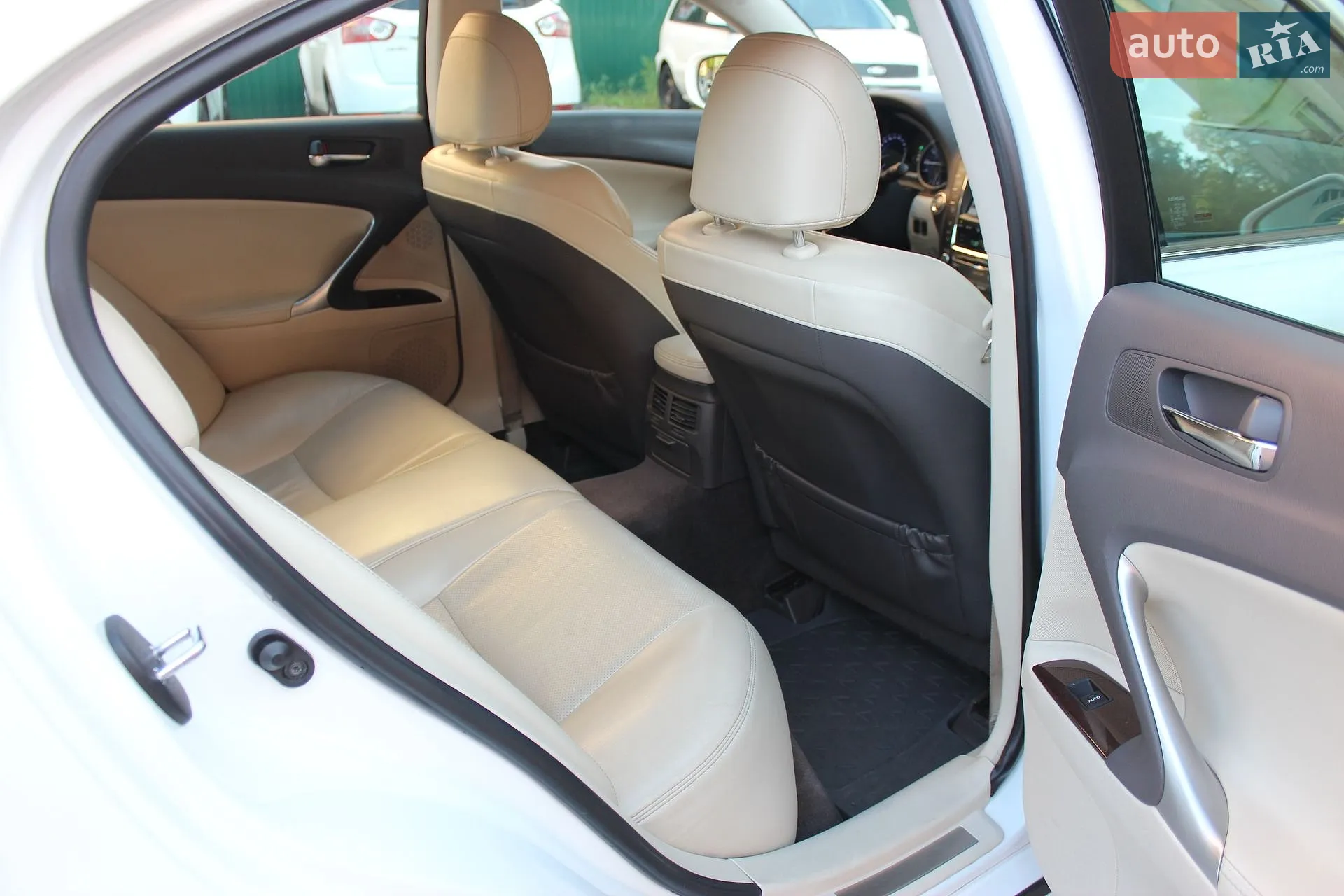 2010 Lexus IS - мініатюра 15