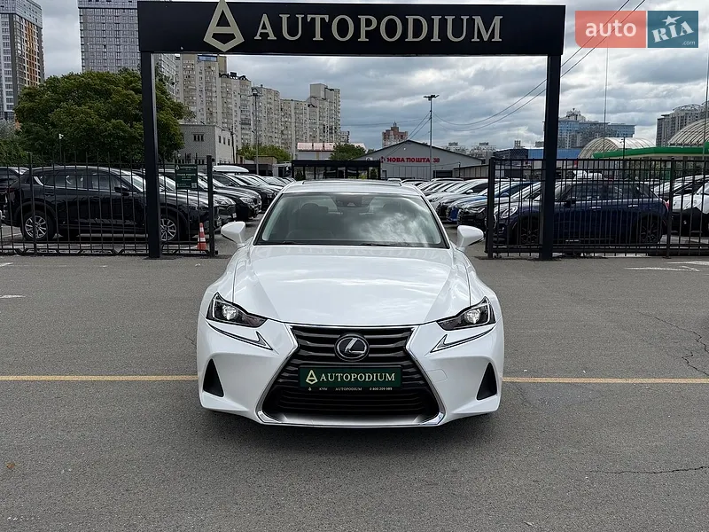 Lexus IS