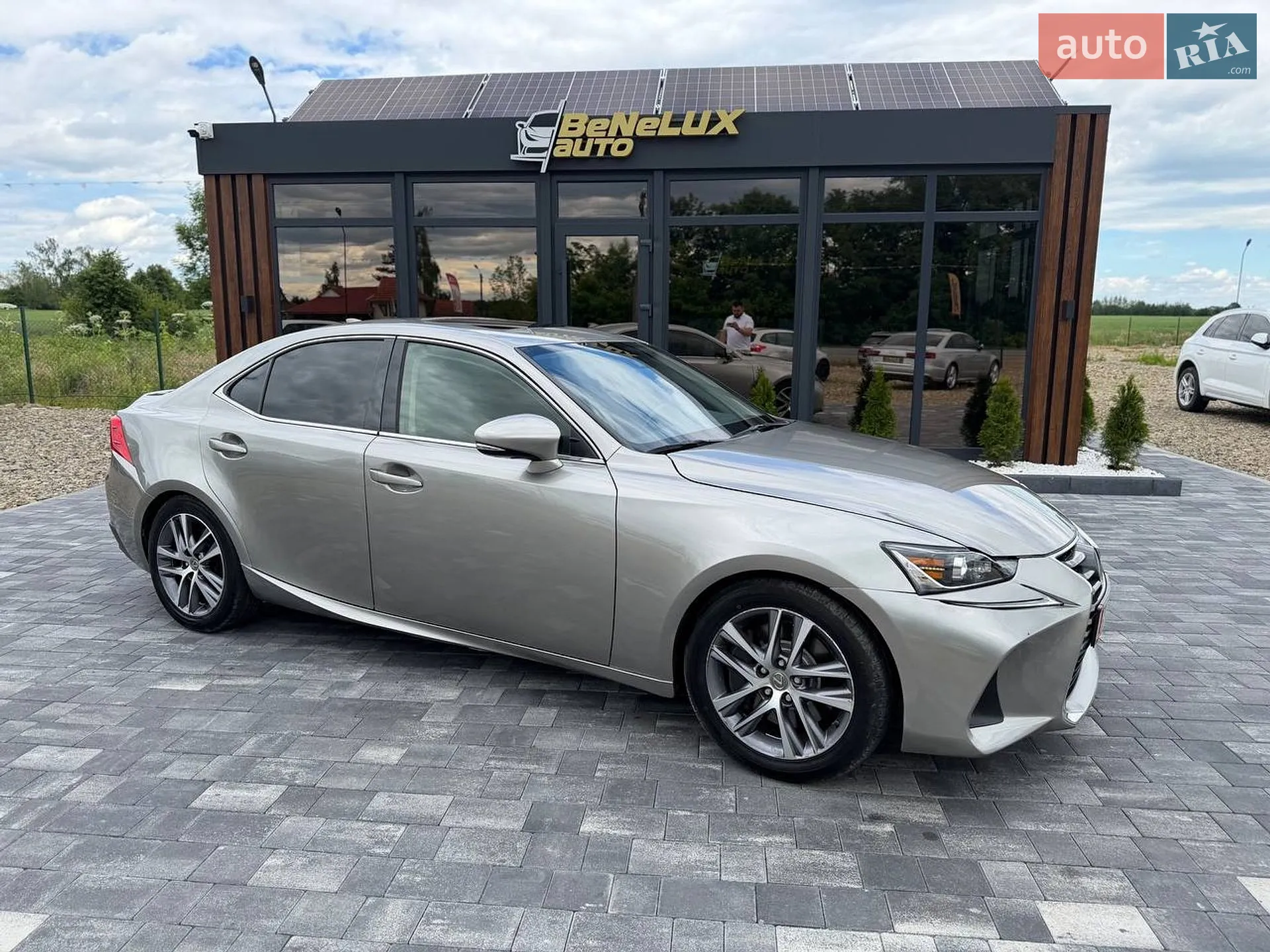2020 Lexus IS - мініатюра 2