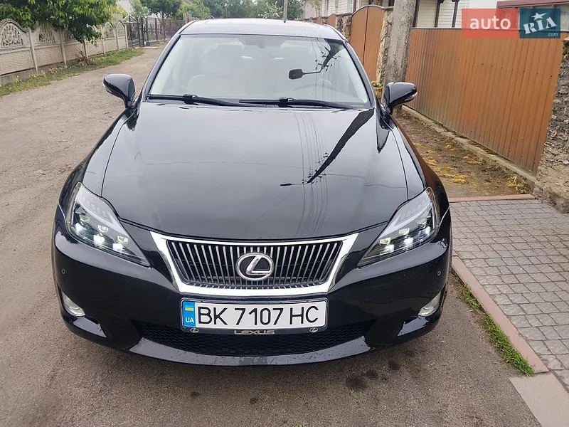 Lexus IS 2011