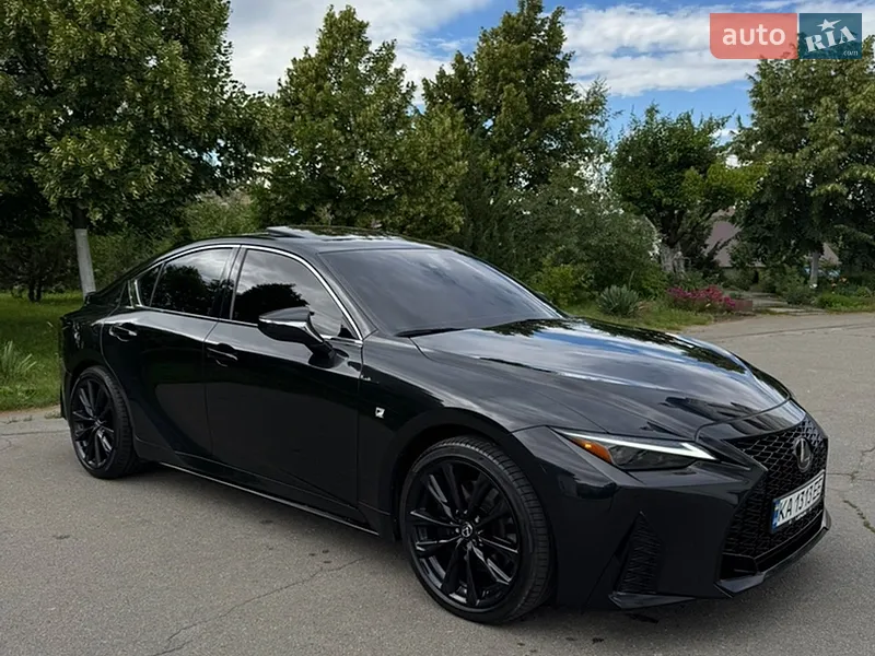 Lexus IS 2024