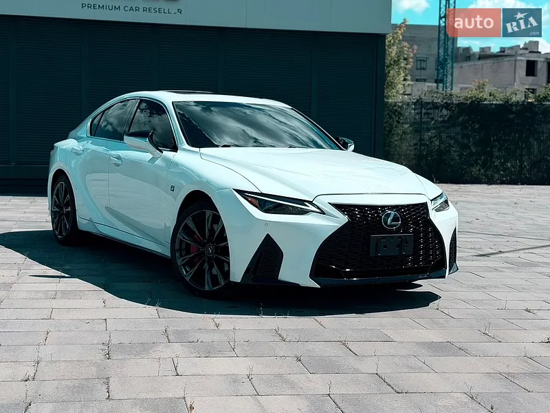 Lexus IS
