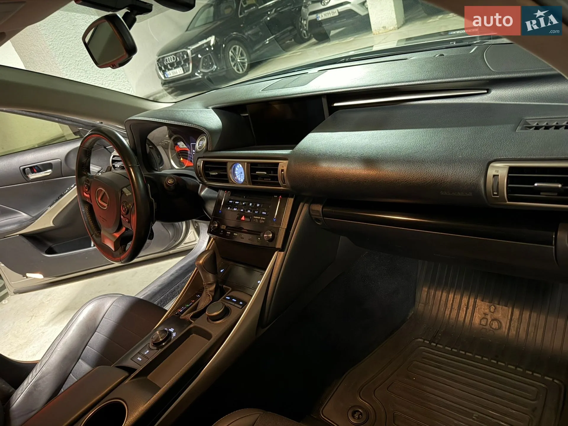 2013 Lexus IS - мініатюра 12