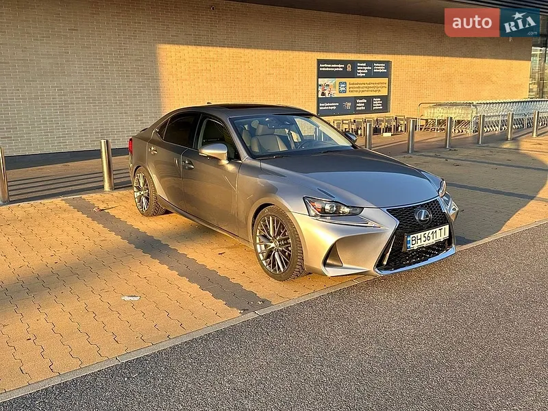 Lexus IS 2017