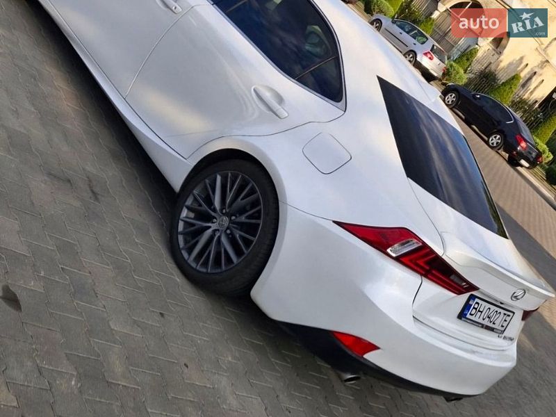 Седан Lexus IS 2015 в Измаиле