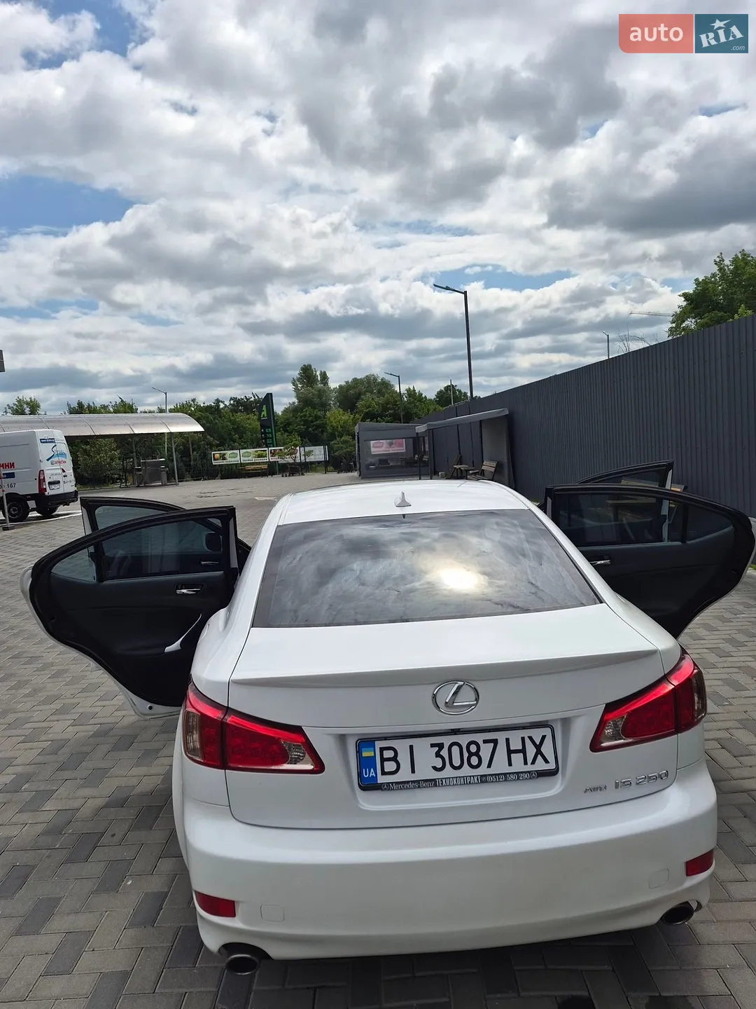 2011 Lexus IS - мініатюра 10