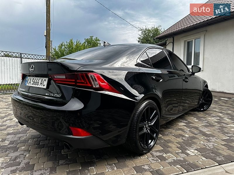 Седан Lexus IS 2014 в Миргороді
