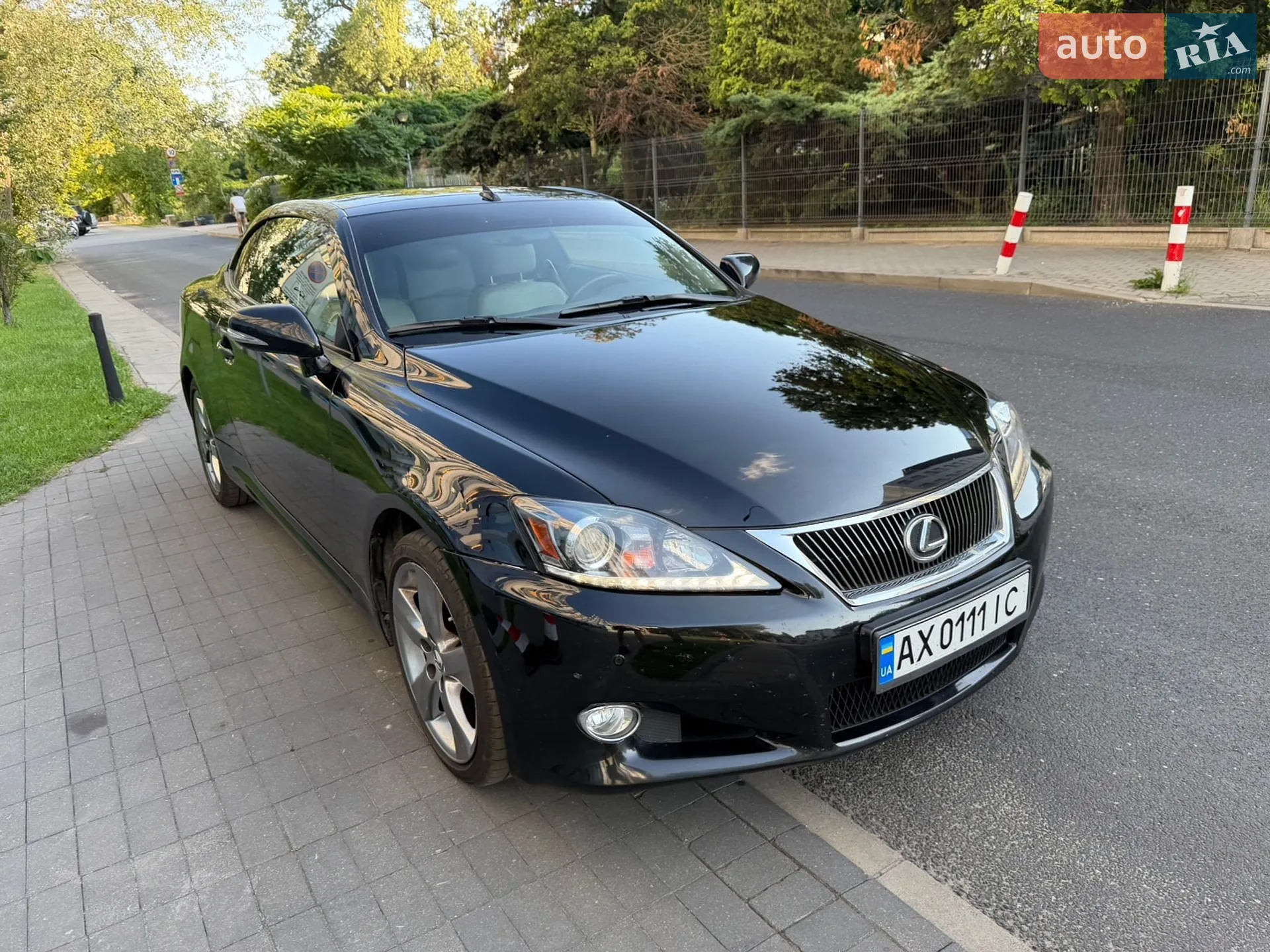 2011 Lexus IS - мініатюра 2