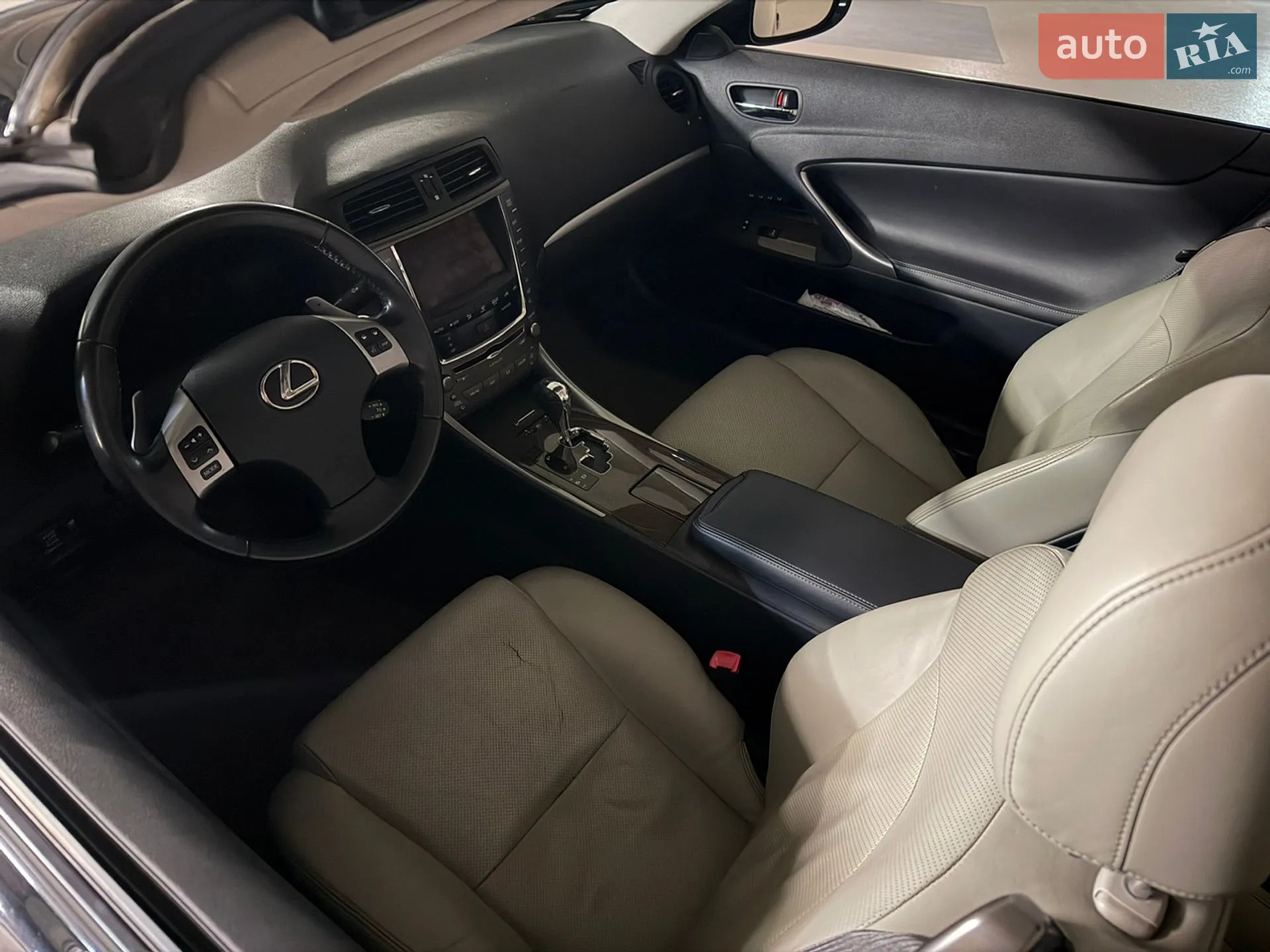 2011 Lexus IS - мініатюра 19