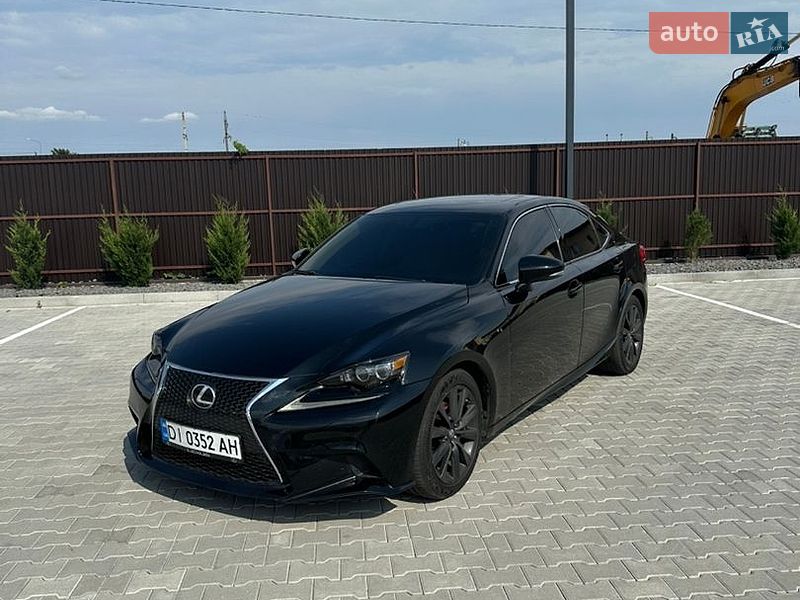 Седан Lexus IS 2015 в Ужгороде