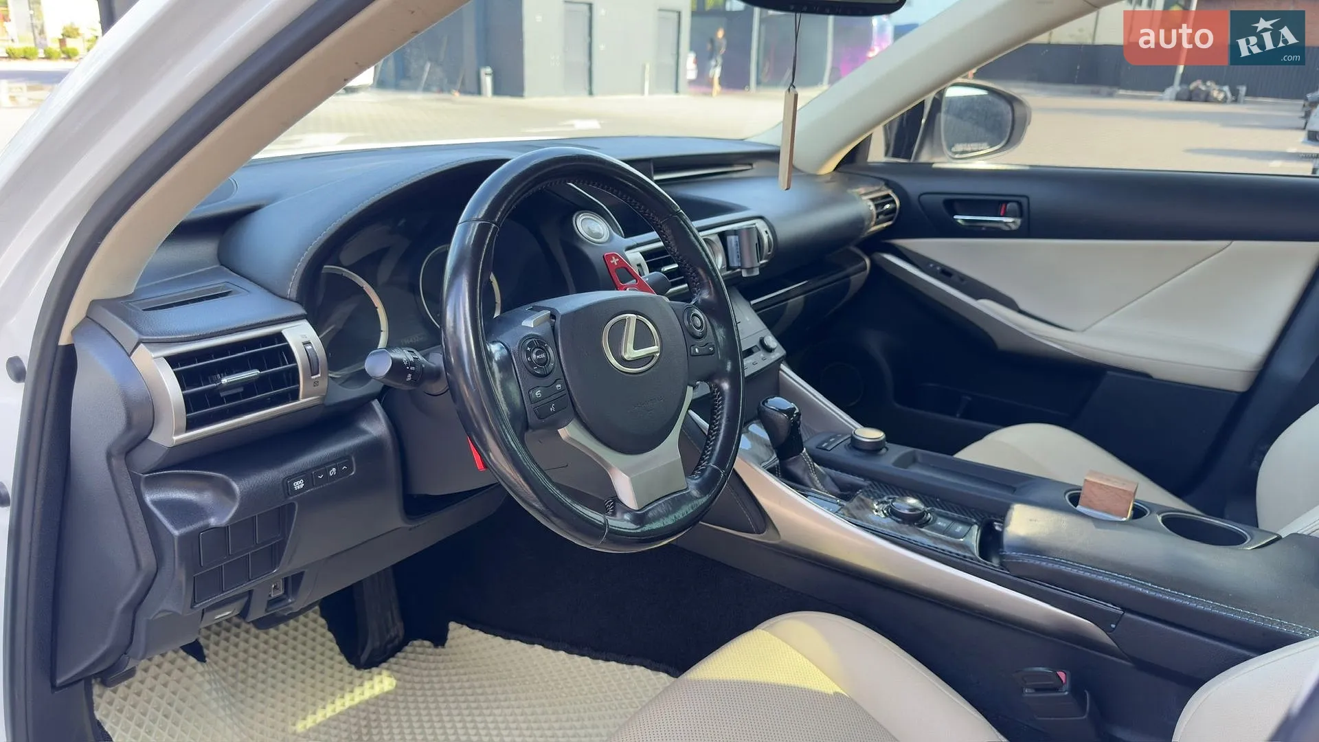 2016 Lexus IS - мініатюра 16