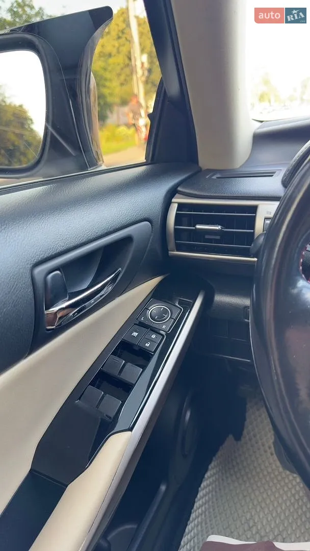 2016 Lexus IS - мініатюра 28