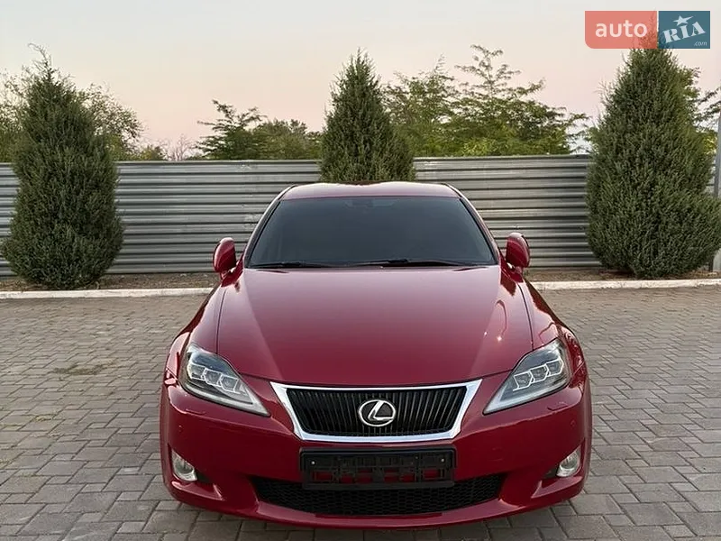 Lexus IS