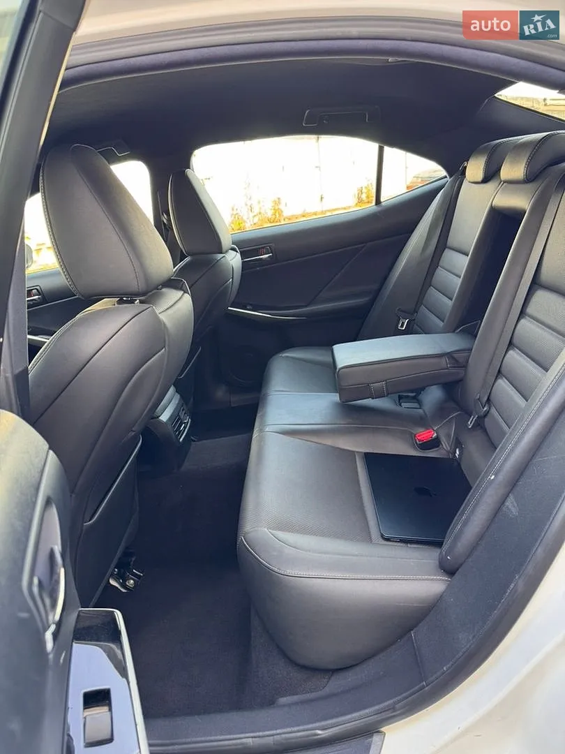 2014 Lexus IS - мініатюра 10