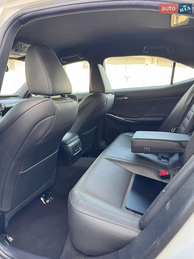 2014 Lexus IS - мініатюра 11