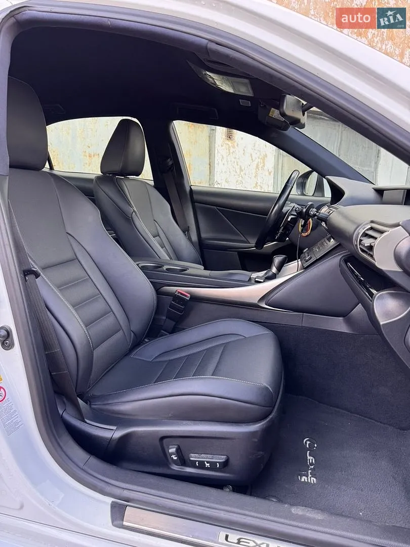 2014 Lexus IS - мініатюра 15