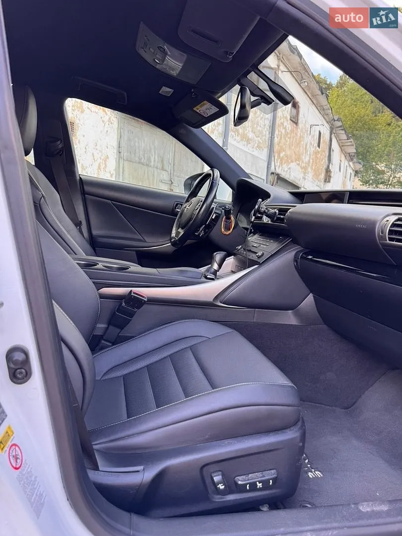 2014 Lexus IS - мініатюра 16