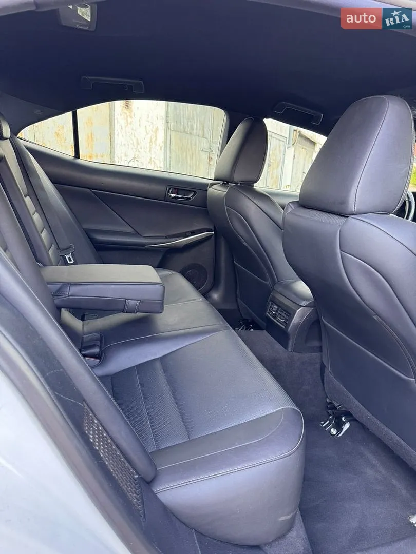 2014 Lexus IS - мініатюра 18