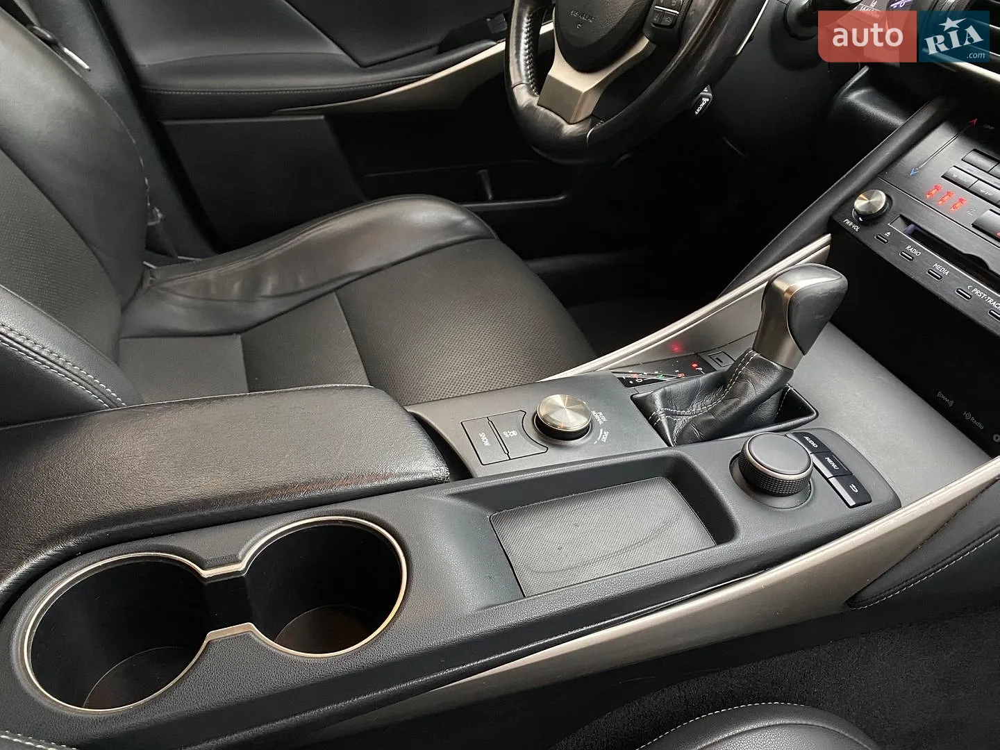 2017 Lexus IS - мініатюра 17