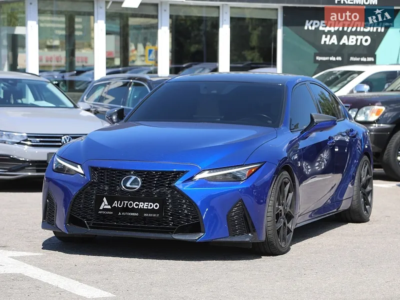 Lexus IS 2022