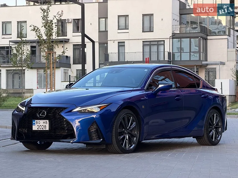 Lexus IS 2022