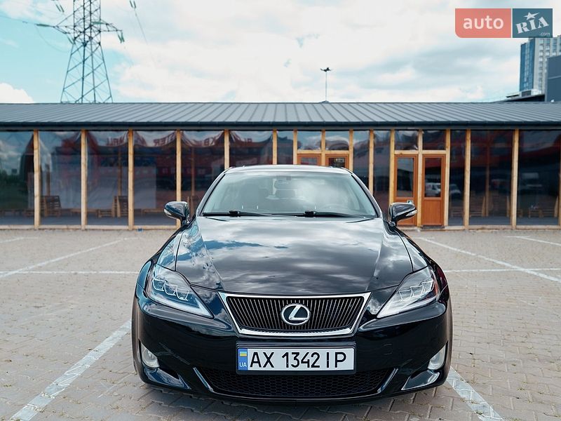 Lexus IS, фото з оголошення