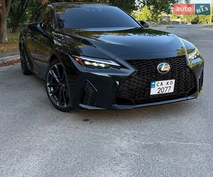 Lexus IS 2022