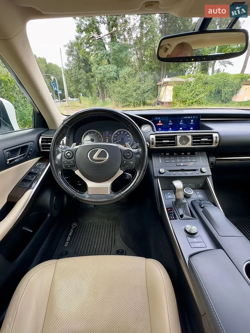 2015 Lexus IS - мініатюра 16