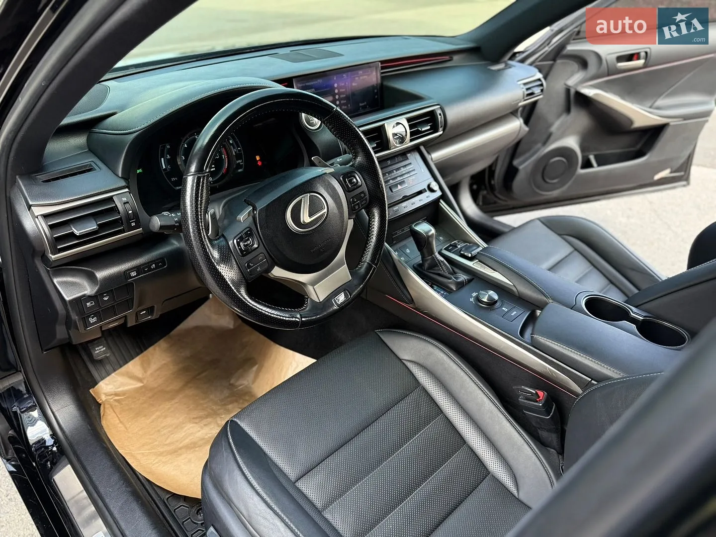 2017 Lexus IS - мініатюра 10