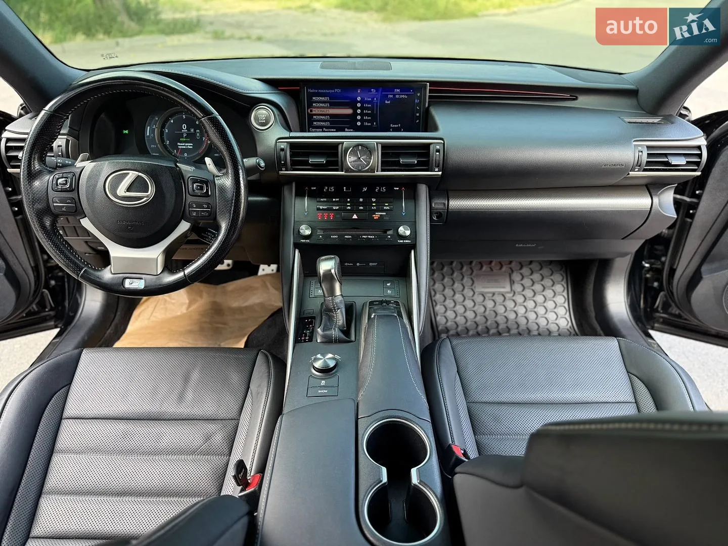 2017 Lexus IS - мініатюра 18